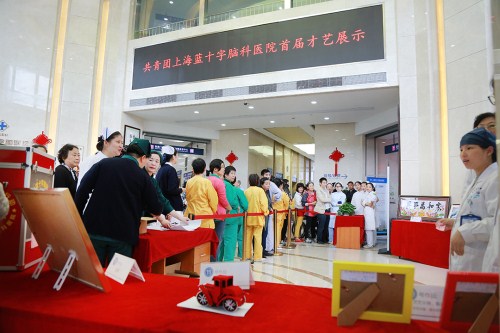 �����ഺ չʾ���ҡ����Ϻ���ʮ���Կ�ҽԺ�׽����չԲ����Ļ