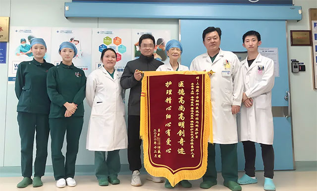 ���߼������ͽ��첢���������ŶӺ�Ӱ