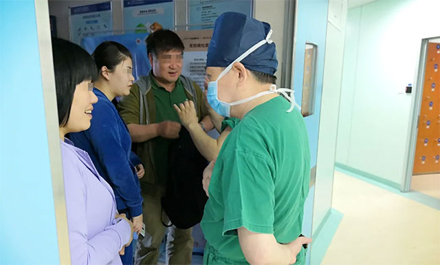 ������ʿ����������������������������������ɹ��󣬼���¶��΢Ц