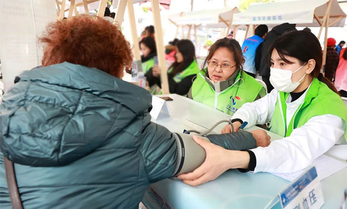 ־Ը�а� �ػ���������ʮ���Կ�ҽԺ��������ೡѧ�׷�־Ը����